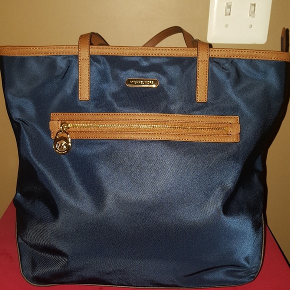 Michael Kors Handbags - FINAL PRICE!  Authentic Michael Kors NWT Handbag
